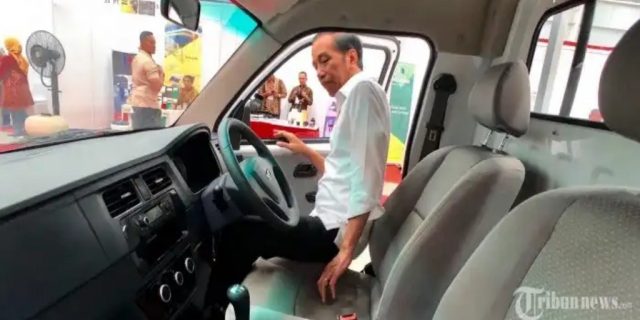 Mantan Kepala BIN Hendropriyono Dibalik Mobil Esemka