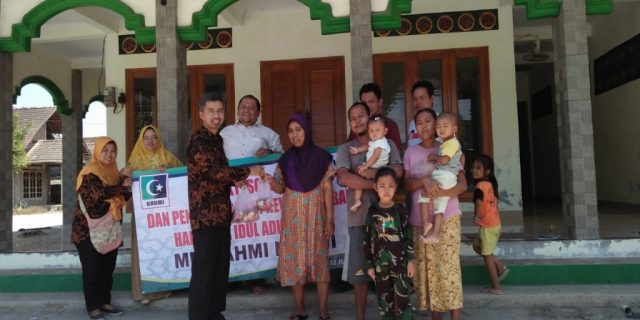 Baksos, MD Kahmi Ngawi Bagi Daging Qurban di Sidolaju