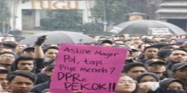 Mahasiswa Indonesia Bergerak : Hidup Mahasiswa, Hidup Indonesia, Tuntaskan Reformasi