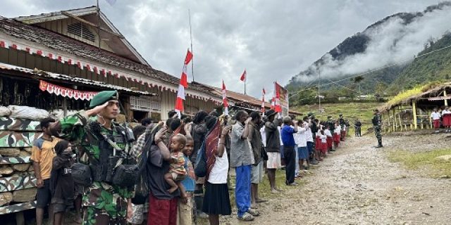 Peringati HUT Kemerdekaan RI Ke-78, Masyarakat Rame-Rame Datangi Pos Satgas Yonif Para Raider 433/Julu Siri di Distrik Mbua, Kabupaten Nduga, Papua Peringati HUT Kemerdekaan RI Ke-78, Masyarakat Rame-Rame Datangi Pos Satgas Yonif Para Raider 433/Julu Siri di Distrik Mbua, Kabupaten Nduga, Papua