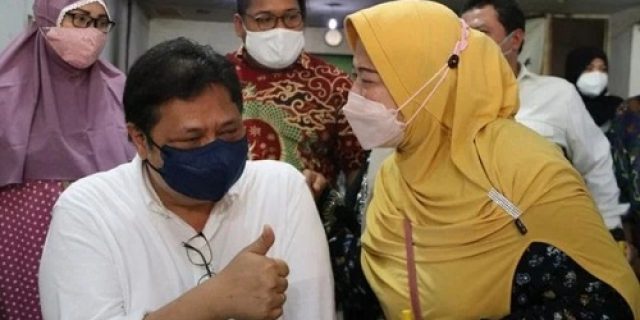 Emak-emak di Pasar Salatiga Sambut Gembira Airlangga : Terima Kasih Pak Minyak Goreng Sudah Turun