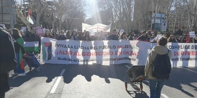 Hentikan ‘genosida di Palestina’: Ratusan ribu orang Spanyol menggelar unjuk rasa anti-Israel secara nasional Hentikan ‘genosida di Palestina’: Ratusan ribu orang Spanyol menggelar unjuk rasa anti-Israel secara nasional