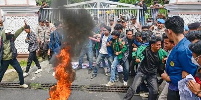 Revisi UU TNI dicurigai, parcok melenggang, bayar bayar bayar