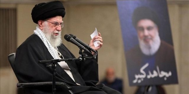 Khamenei mengatakan negosiasi dengan AS ‘tidak bijaksana’ dan ‘tidak akan menyelesaikan’ masalah Iran