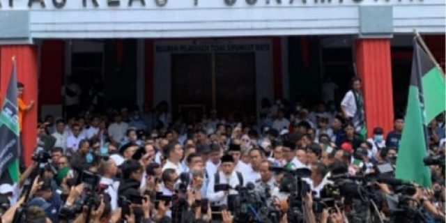Mengapa Warga HMI dan KAHMI Sambut Meriah Atas Kebebasan Anas Urbaningrum?? Mengapa Warga HMI dan KAHMI Sambut Meriah Atas Kebebasan Anas Urbaningrum??