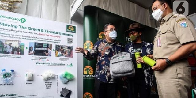 Gubernur Anies Beri Bantuan 2 Mesin Tenaga Sampah Untuk TPST Bantargebang