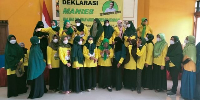 Kondisi Ekonomi Makin Berat, Mak-Mak Sidoarjo Deklarasi Dukung Anies Presiden