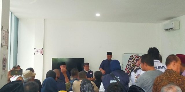 Anies Baswedan Bersilaturahmi dengan Para Simpul Relawan di Kafe Sosial Pedjuang Duren Tiga Anies Baswedan Bersilaturahmi dengan Para Simpul Relawan di Kafe Sosial Pedjuang Duren Tiga