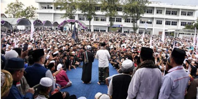 Doa Habaib-Ulama Madura Untuk Anies Baswedan Disertai Hujan
