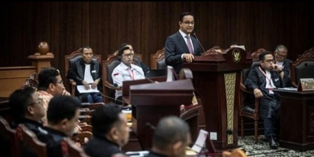 Reuters: Kandidat Calon Presiden Indonesia Anies Baswedan mendesak MK untuk mendiskualifikasi presiden terpilih