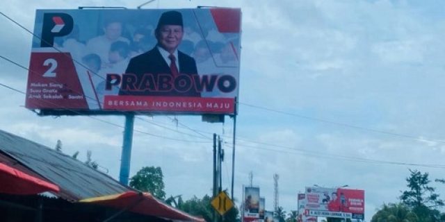 Aneh, Baliho Capres di Padang hanya menampilkan Prabowo saja, kemana pasangannya??