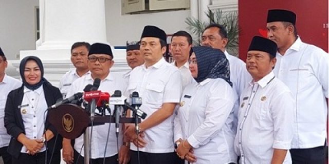 Aparat Desa Bertemu Presiden, Ada Apa?