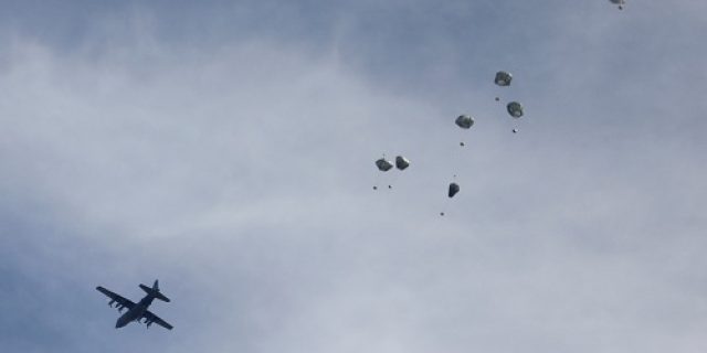 Biden mengatakan militer AS akan mengirimkan makanan dan pasokan ke Gaza lewat udara