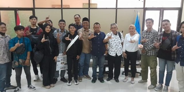 Mahasiswa Stikosa AWS Kunjungan Reraksi di Kantor Media Mahasiswa Stikosa AWS Kunjungan Reraksi di Kantor Media