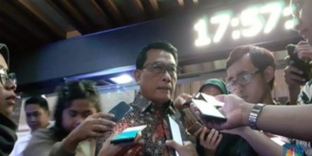 Hersubeno Arief : Buzzer Menggonggong, Kakak Pembina Berlalu