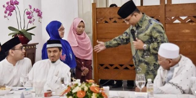 Anies Baswedan : Di Balai Kota yang usia bangunannya dua abad, alunan Al Quran berkumandang Anies Baswedan : Di Balai Kota yang usia bangunannya dua abad, alunan Al Quran berkumandang