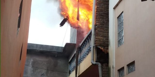 Rumah Ispik Dijalan Kumpulan Pane Kota Tebingtinggi Dilalap Si Jago Merah Rumah Ispik Dijalan Kumpulan Pane Kota Tebingtinggi Dilalap Si Jago Merah