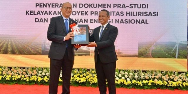 Mengolah Bahan Mentah di Negeri Sendiri: Saatnya Indonesia Panen Nilai Tambah Mengolah Bahan Mentah di Negeri Sendiri: Saatnya Indonesia Panen Nilai Tambah