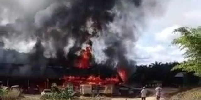 Unjuk Rasa Warga 5 Desa di Indragiri Hulu Rusuh, Sejumlah Aset Perusahaan Kelapa Sawit Dibakar Warga