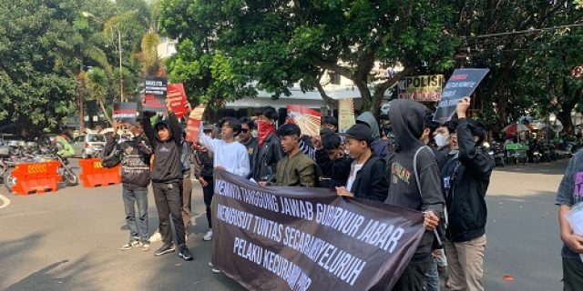 Diduga Memperdagangkan “bangku sekolah” Dalam PPDB, Barisan Aksi Pemuda dan Mahasiswa Kota Bandung Minta Komite dan Kepala Sekolah SMAN 9 Kota Bandung Dicopot