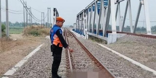 Seorang Wanita Tersambar Kereta Api Yang Melaju Cepat di Jombang Seorang Wanita Tersambar Kereta Api Yang Melaju Cepat di Jombang
