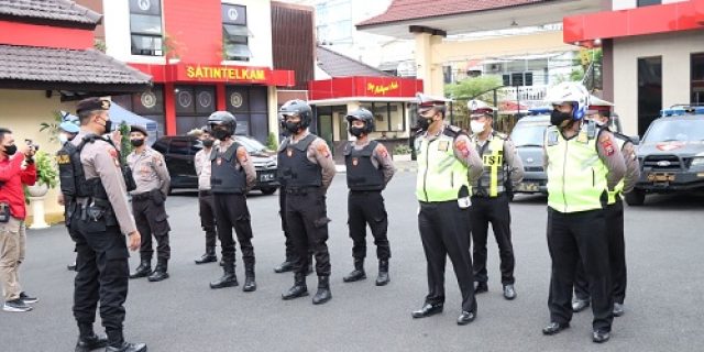 Cegah Lonjakan Covid Omicron, Kapolres Jember Pimpin Langsung Kegiatan Pamor Keris