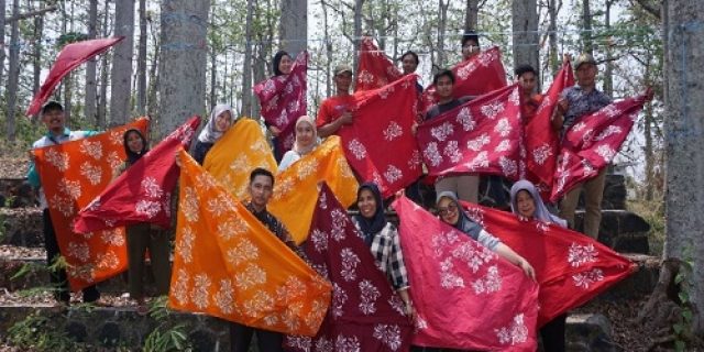 Dosen UNTAG Surabaya Melakukan Pendampingan, Pelatihan Pokdarwis dan Membatik Dengan Pewarna Alami Di Desa Kertosari Pasuruan