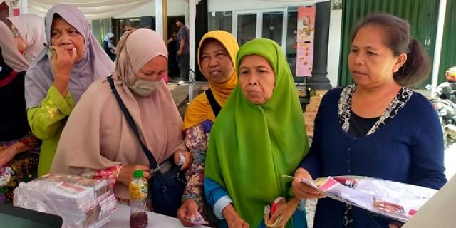 Kafe Sosial Pedjuang Gelar AM1N Bazzar, Paket Sembako Murah Dijual Rp 11.000,-