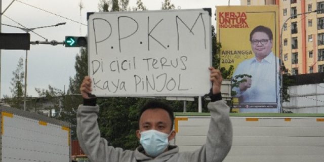 Aksi bungkam, KAMMI Universitas Islam 45 Bekasi kritik kebijakan PPPKM