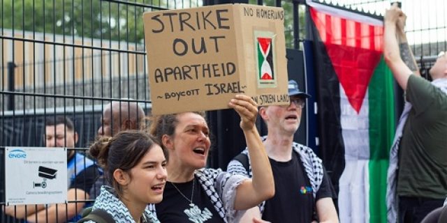 Demonstran blokir pintu masuk Piala Bisbol Eropa di Belanda untuk mengecam Israel Demonstran blokir pintu masuk Piala Bisbol Eropa di Belanda untuk mengecam Israel