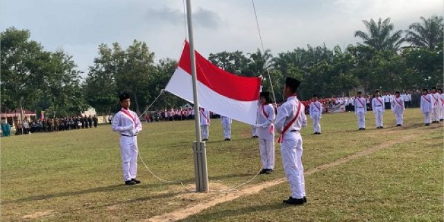 Mahasiswa KUKERTA UNRI Turut Berpartisipasi Dalam Peringatan HUT Kemerdekaan RI ke-77 Di Desa Suka Mulya