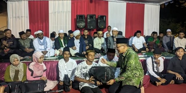 Wakil Bupati Malang, Didik Gatot Subroto Menyerahkan CSR PT Bentoel Kepada Penyandang Disabilitas