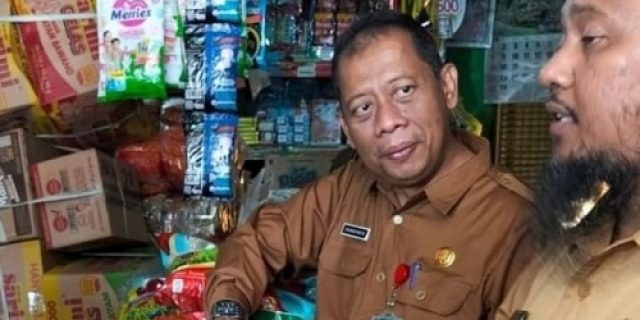 Marak Beras Oplosan, DKPP Sumenep Bersama Tim Pangan, Sidak Beras Oplosan Di Pasar Anom
