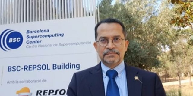 Mengunjungi Super Komputer Milik Spanyol Mengunjungi Super Komputer Milik Spanyol