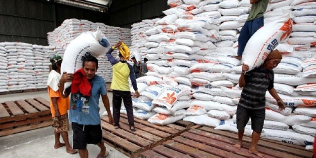 Bulog Minta Beras SPHP Yang Dijual Mahal di Shopee & Tokopedia Ditarik