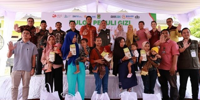 Cegah Stunting, “BULOG Peduli” Sambangi Desa di Kaki Gunung Rinjani