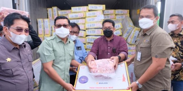 Daging Impor Bulog Tiba di Tanjung Priok