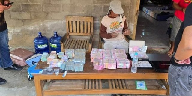 Breaking News: Buron Kasus Kredit Fiktif Bank Jatim Rp 569 miliar, Ditangkap di Gunungkidul Breaking News: Buron Kasus Kredit Fiktif Bank Jatim Rp 569 miliar, Ditangkap di Gunungkidul