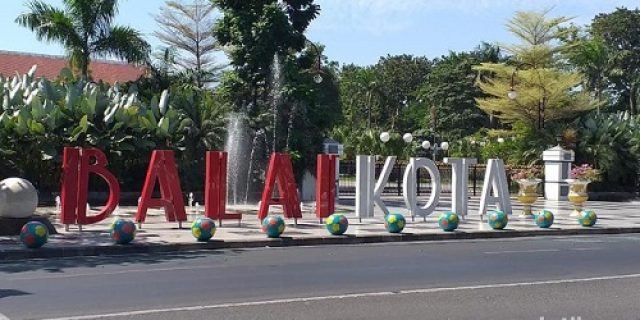 Catatan Pilkada Surabaya (2) : PR Besar Penyelesaian Kasus Pasar Turi