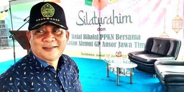 Firli Tersangka, Pengacara Gus Yasin Cukur Gundul: Kalau Firli Ditahan Saya Akan Jalan Kaki Dari Surabaya ke Jakarta Firli Tersangka, Pengacara Gus Yasin Cukur Gundul: Kalau Firli Ditahan Saya Akan Jalan Kaki Dari Surabaya ke Jakarta