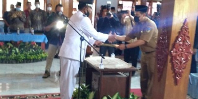 Bupati Kediri Diduga Menghadiri Pelantikan Sekdes Banjaranyar Terduga Penyuap, Yang Dilantik Oleh Kades Terduga Penerima Suap