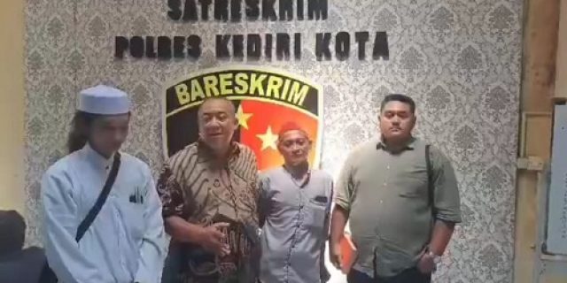 Korban Pengeroyokan Justru Dijadikan Tersangka di Polresta Kediri, Penasehat Hukum Tjetjep Muhammad Yasien Minta Kapolri Turun Tangan Korban Pengeroyokan Justru Dijadikan Tersangka di Polresta Kediri, Penasehat Hukum Tjetjep Muhammad Yasien Minta Kapolri Turun Tangan