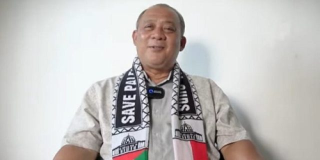 Video: Kesaksian Ustadz Rahmat Mahmudi Keheranan Polres Kediri Kota Menetapkan Tersangka Korbannya (3) Video: Kesaksian Ustadz Rahmat Mahmudi Keheranan Polres Kediri Kota Menetapkan Tersangka Korbannya (3)