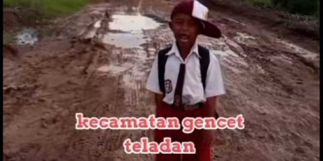Viral Curhatan Polos Bocah SD ke Prabowo Soal Jalan Rusak Berlumpur: Kapan Jalan Dibangun, Pak? Viral Curhatan Polos Bocah SD ke Prabowo Soal Jalan Rusak Berlumpur: Kapan Jalan Dibangun, Pak?