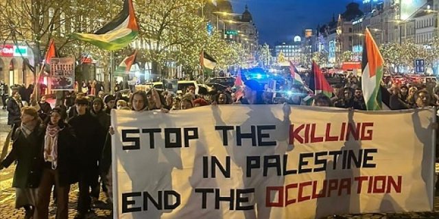 Unjuk rasa besar-besaran di Praha lebih dari 1.000 demonstran menuntut gencatan senjata di Gaza Unjuk rasa besar-besaran di Praha lebih dari 1.000 demonstran menuntut gencatan senjata di Gaza