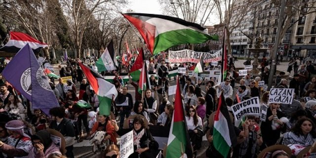 Ribuan orang turun ke jalan di Madrid menuntut diakhirinya genoside di Gaza