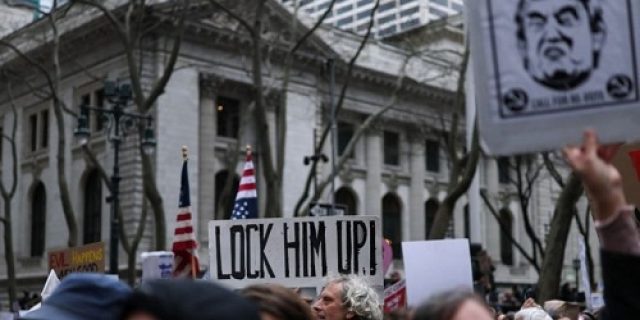 Demonstran ‘Hands Off’ berunjuk rasa di seluruh AS untuk menentang kebijakan Trump