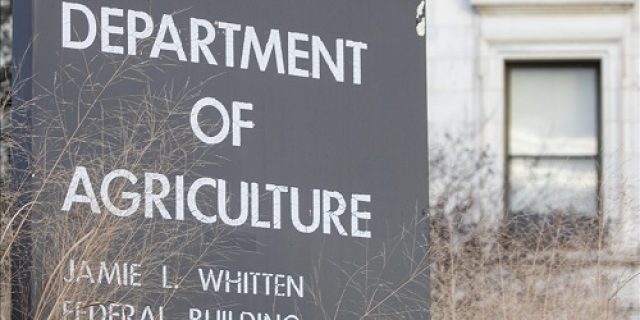 Pemerintahan Trump membatalkan program senilai $3 miliar yang mempromosikan pertanian ramah iklim