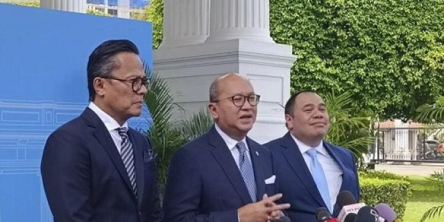Telusuri Rekam Jejak Direksi Danantara: Rakyat Bisa Marah Lagi Bila Presiden Prabowo Korbankan Kepercayaan Publik Telusuri Rekam Jejak Direksi Danantara: Rakyat Bisa Marah Lagi Bila Presiden Prabowo Korbankan Kepercayaan Publik