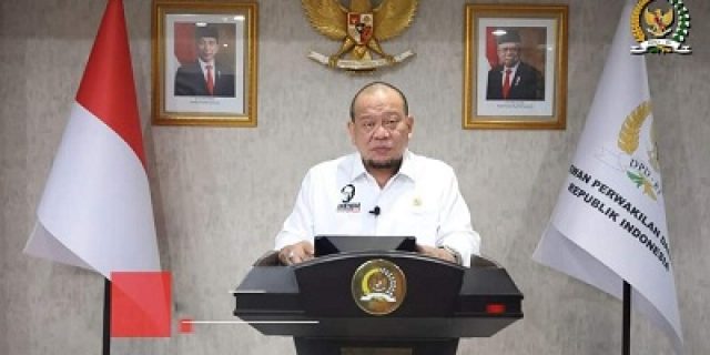 Di Depan Wisudawan Stikosa-AWS, LaNyalla Sebut Transformasi Kurikulum Harus Dilakukan